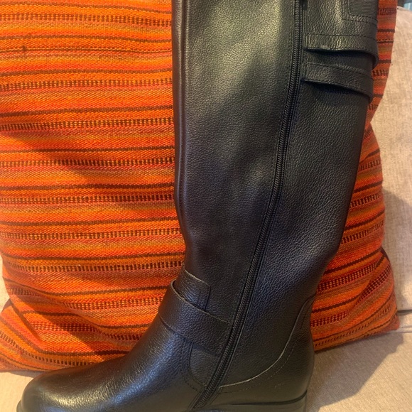 Classic Black Leather and Buckle Boot - BRAND NEW - Picture 14 of 14